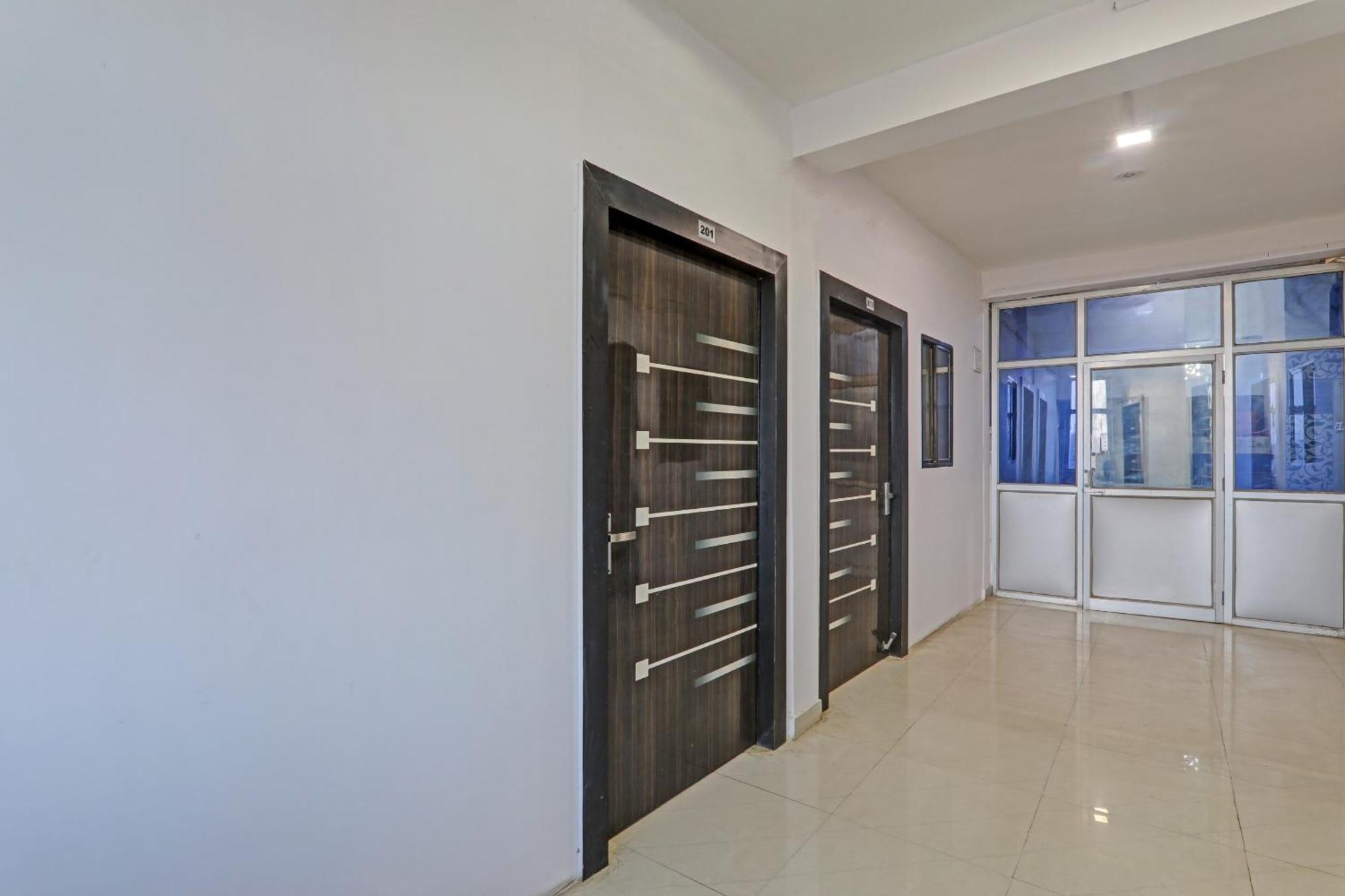 Oyo Flagship 81064 Chaudhary In Gorakhpur Exterior photo